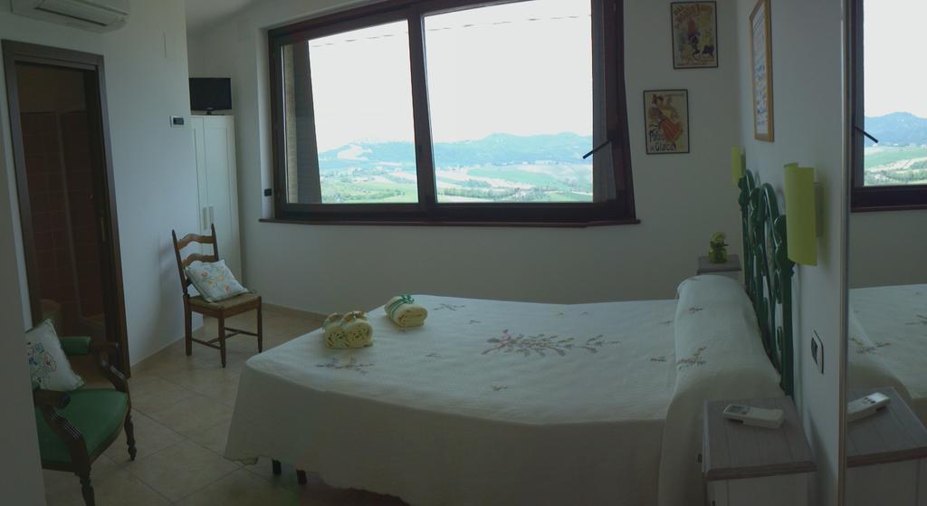 Bed And Breakfast San Martino Castignano Ruang foto