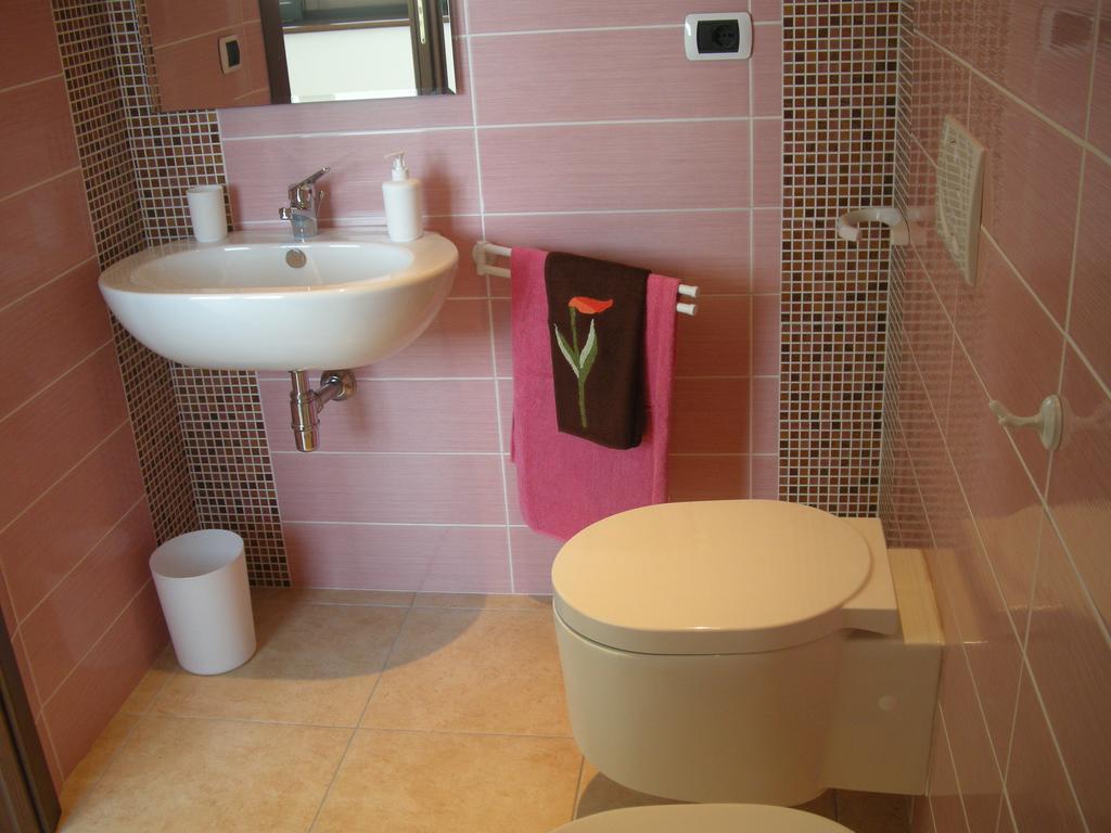 Bed And Breakfast San Martino Castignano Ruang foto